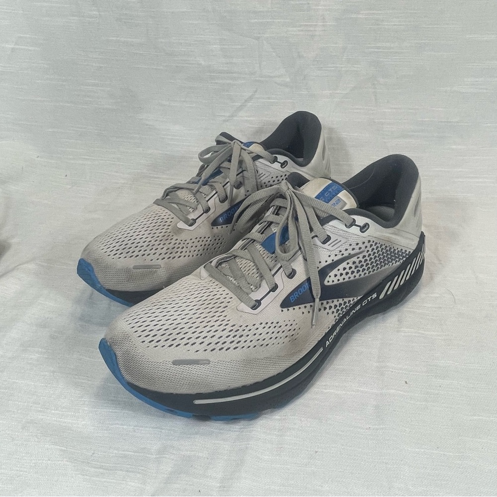 Brooks Adrenaline GTS 22 Men’s Running Shoes
sz: 12